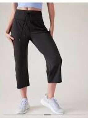 Athleta Ultimate Crop Pant 22.5" - L Black